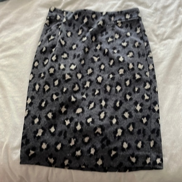 LOFT Dresses & Skirts - LOFT pencil skirt, Size Petite Small